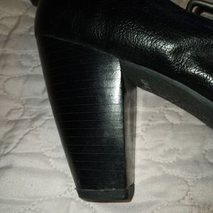 Leather heels with straps